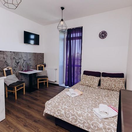 Нові Apartments Біля Жд Вокзалу Ivano Frankivsk Bagian luar foto