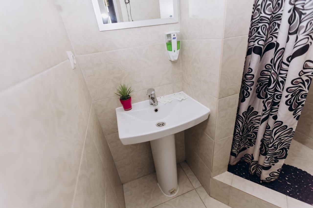 Нові Apartments Біля Жд Вокзалу Ivano Frankivsk Bagian luar foto