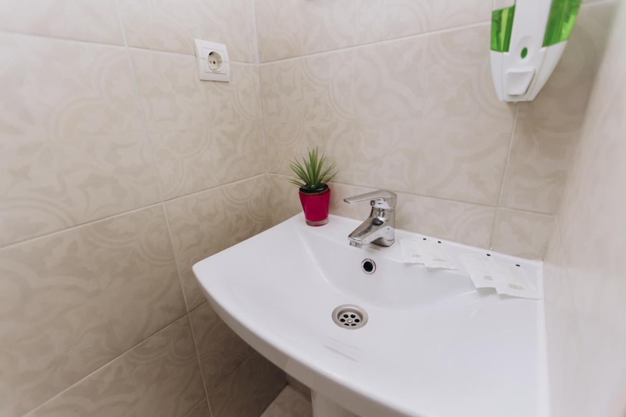 Нові Apartments Біля Жд Вокзалу Ivano Frankivsk Bagian luar foto