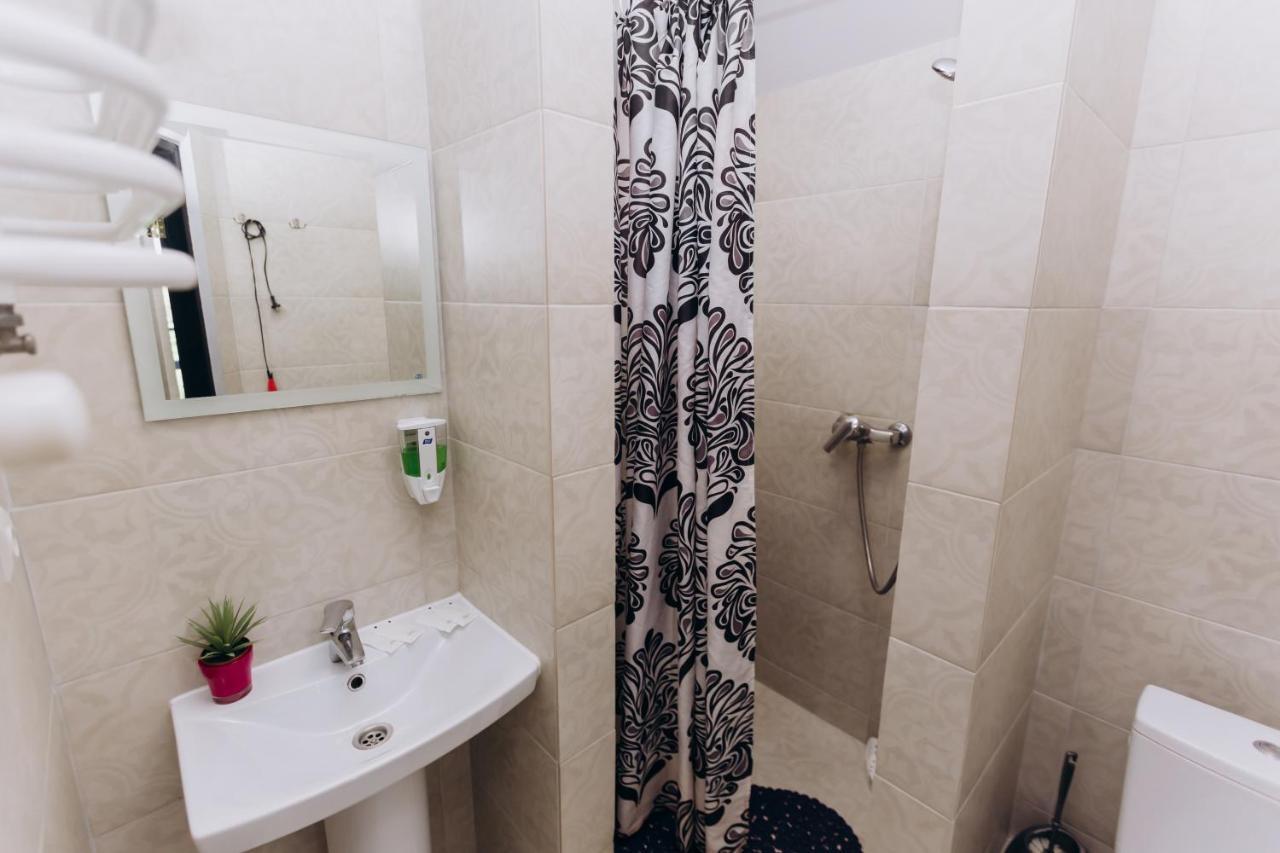 Нові Apartments Біля Жд Вокзалу Ivano Frankivsk Bagian luar foto